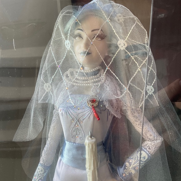 Disney haunted mansion limited edition doll - Picture 1 of 2